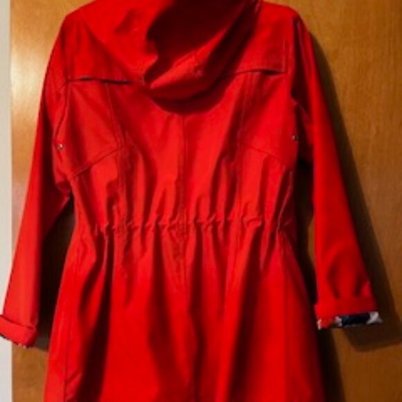 Nuage Waterproof Jacket with Hood - Picture 3 of 5